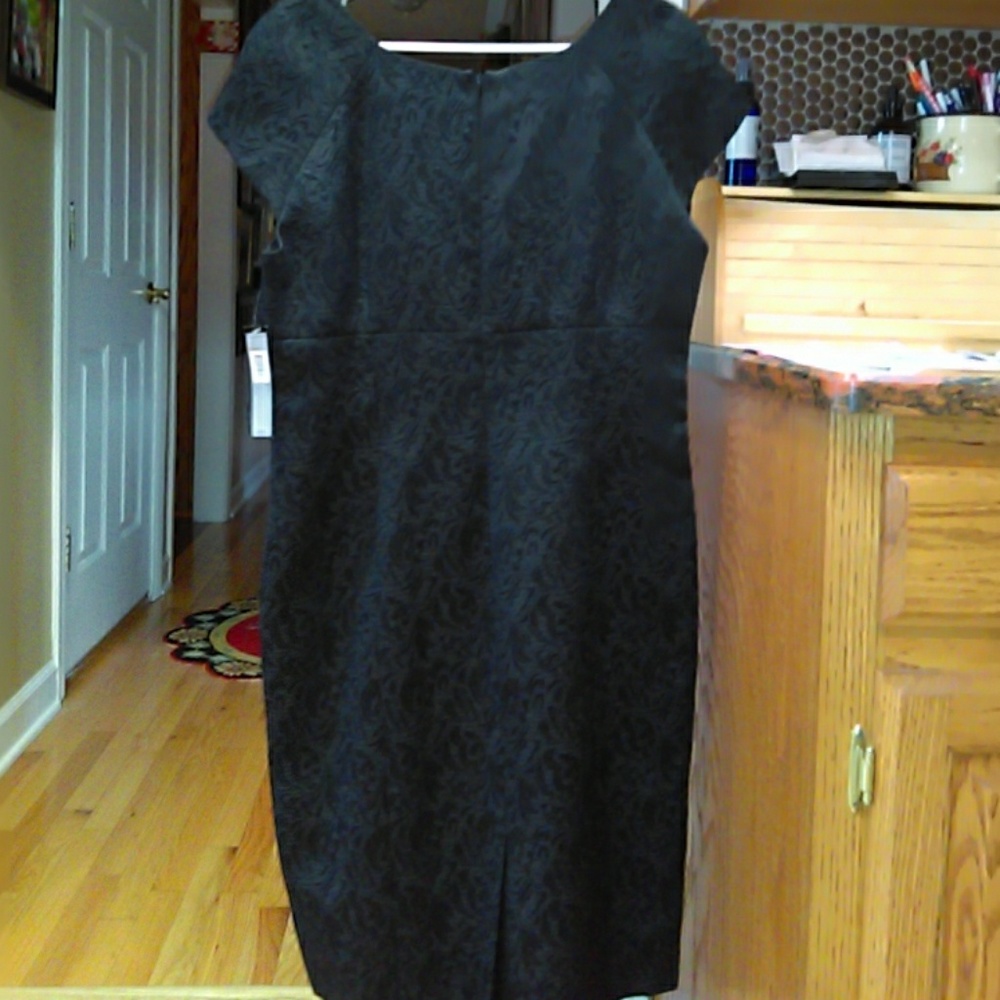 Tahari Black brocade design - Picture 6 of 7